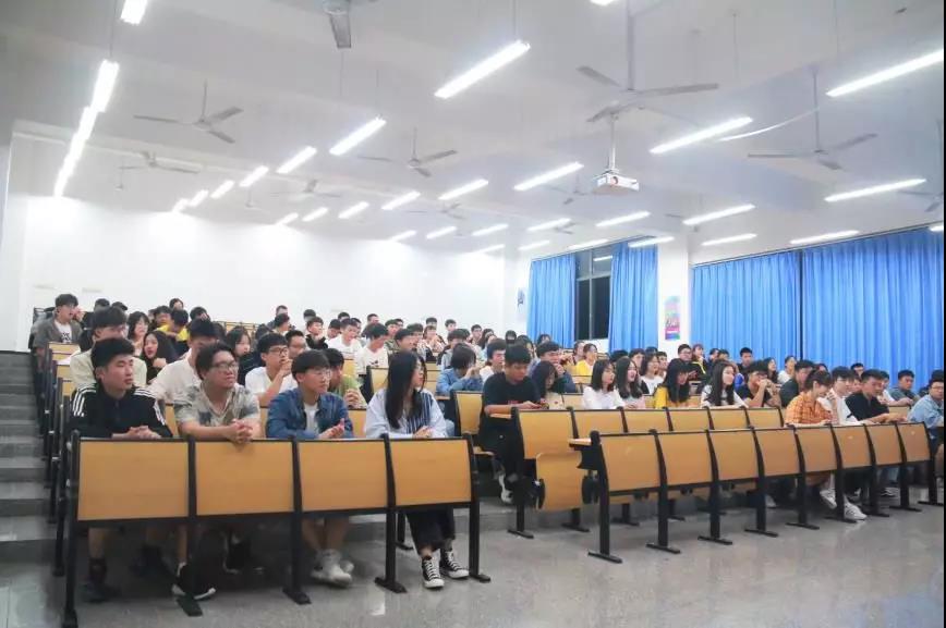 建筑学院团委学生会第一次全体大会成功举办