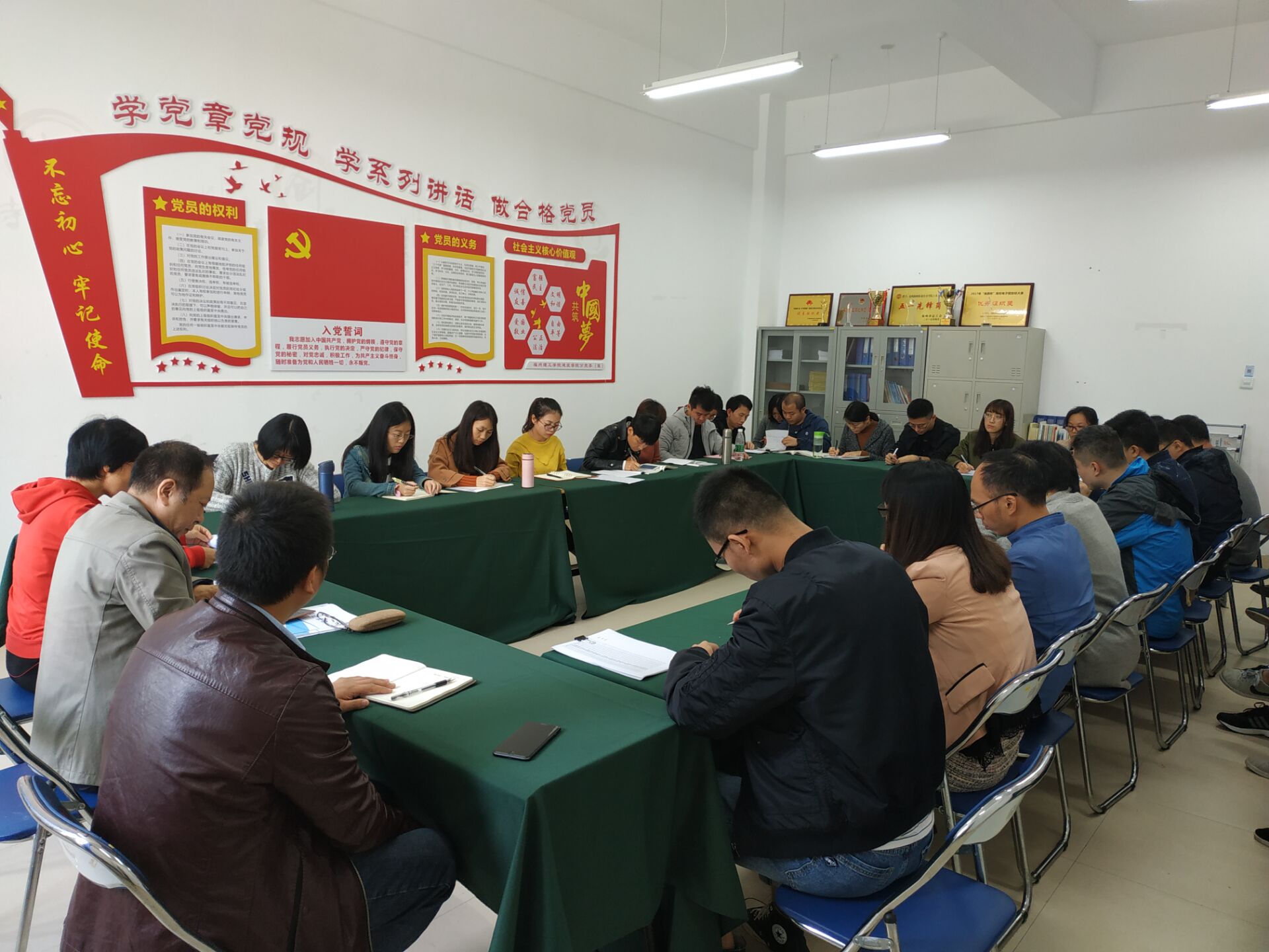 建筑学院召开2018-2019学年第一学期期中教学检查教师座谈会