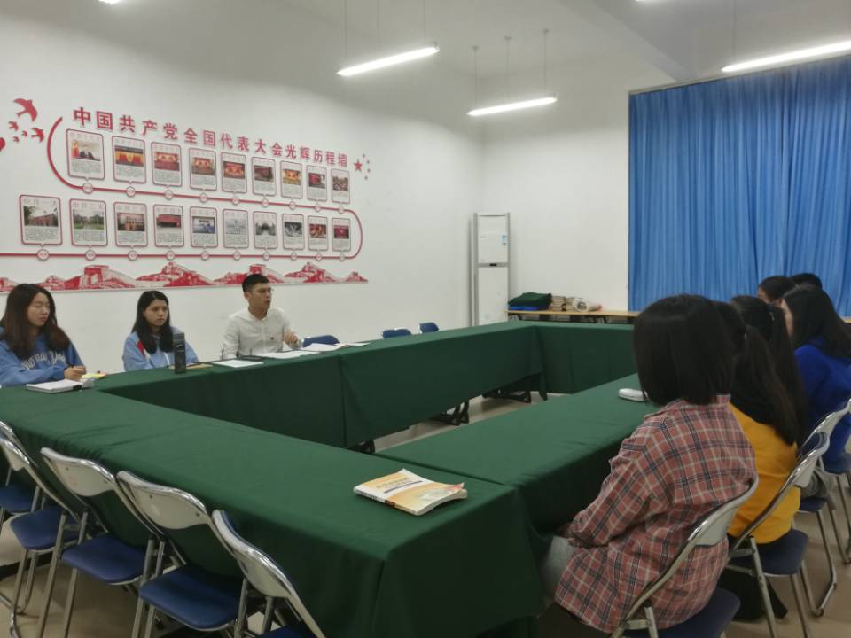 建筑学院圆满完成与2018级入党申请人的谈话工作