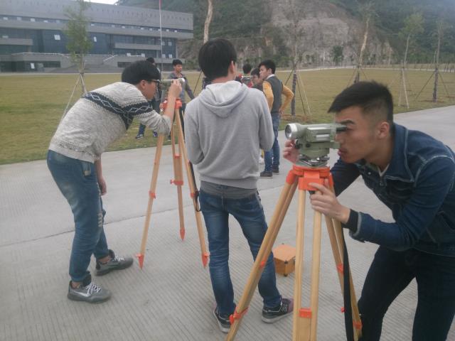 土木工程系首届建筑文化节之测量竞赛圆满落幕