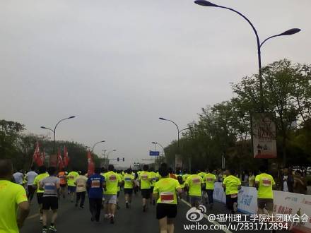 2013级池国斌等同学参加2015浙江义乌国际马拉松赛