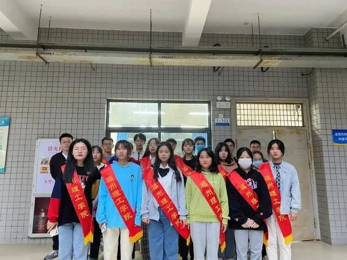 党史学习教育落地生根|应用科学与工程学院志愿服务队开展“我为师生办实事，志愿服务我先行”美化校园环境活动