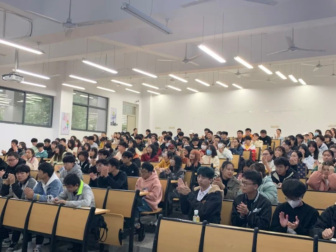 “新”培训，“心”调节——《大学生的情绪调节》专题讲座顺利开展