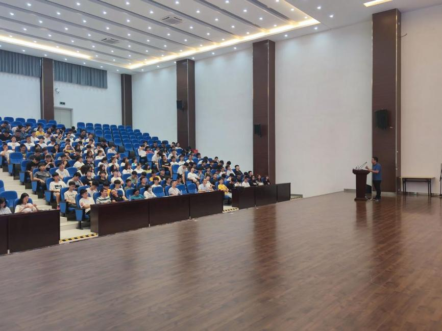 应用科学与工程学院举办2021年专业系列讲座（二）