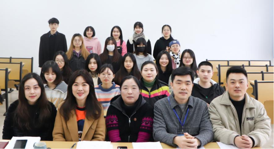 应用科学与工程学院传媒艺术系2022届广告学本科毕业设计开题答辩纪实