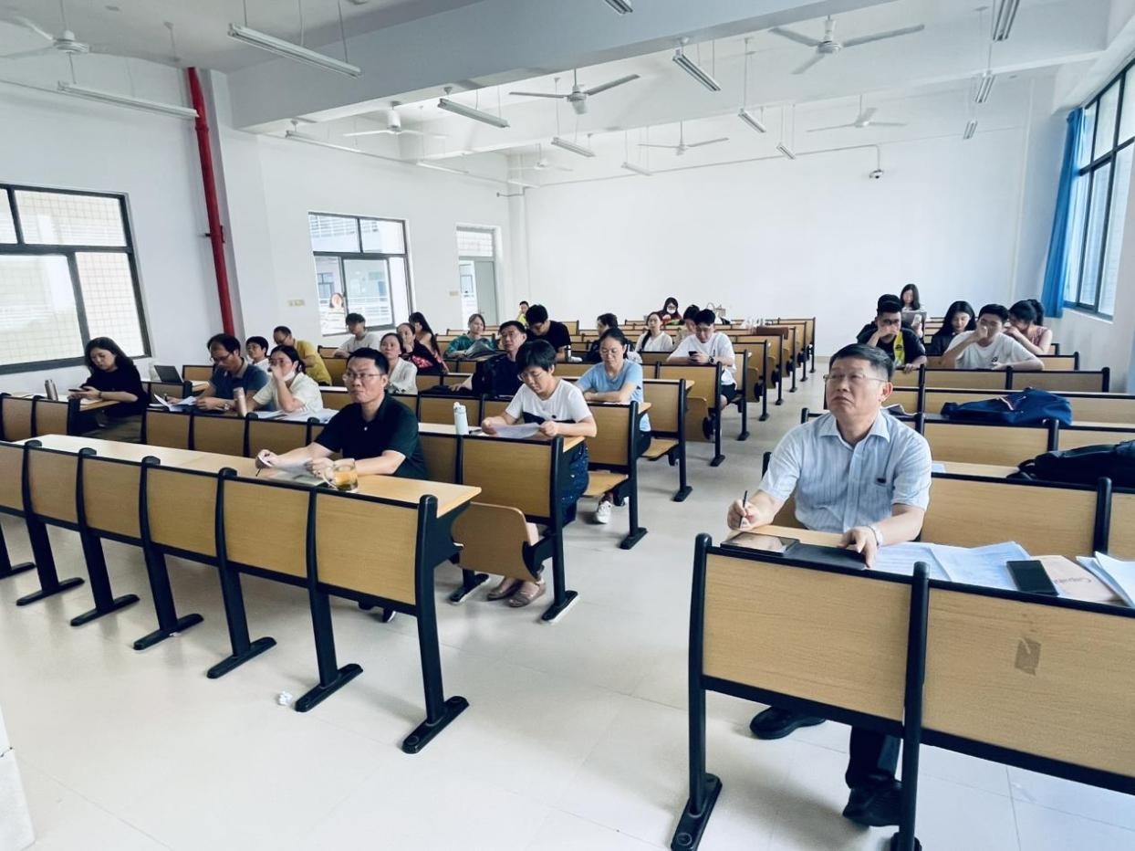 建筑工程学院召开2023年 本科教学项目中期检查与结题汇报会