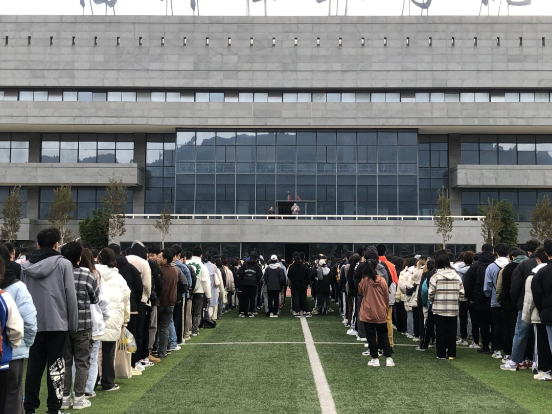 升旗仪式丨砥砺奋发启新程，笃行不怠向未来