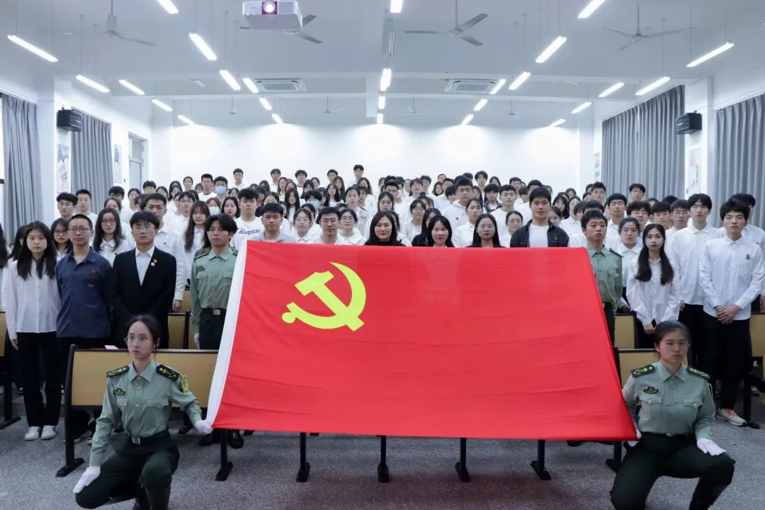坚定信仰 向党前行丨应用科学与工程学院举行第九期入党积极分子培训班开班仪式暨新发展党员宣誓仪式