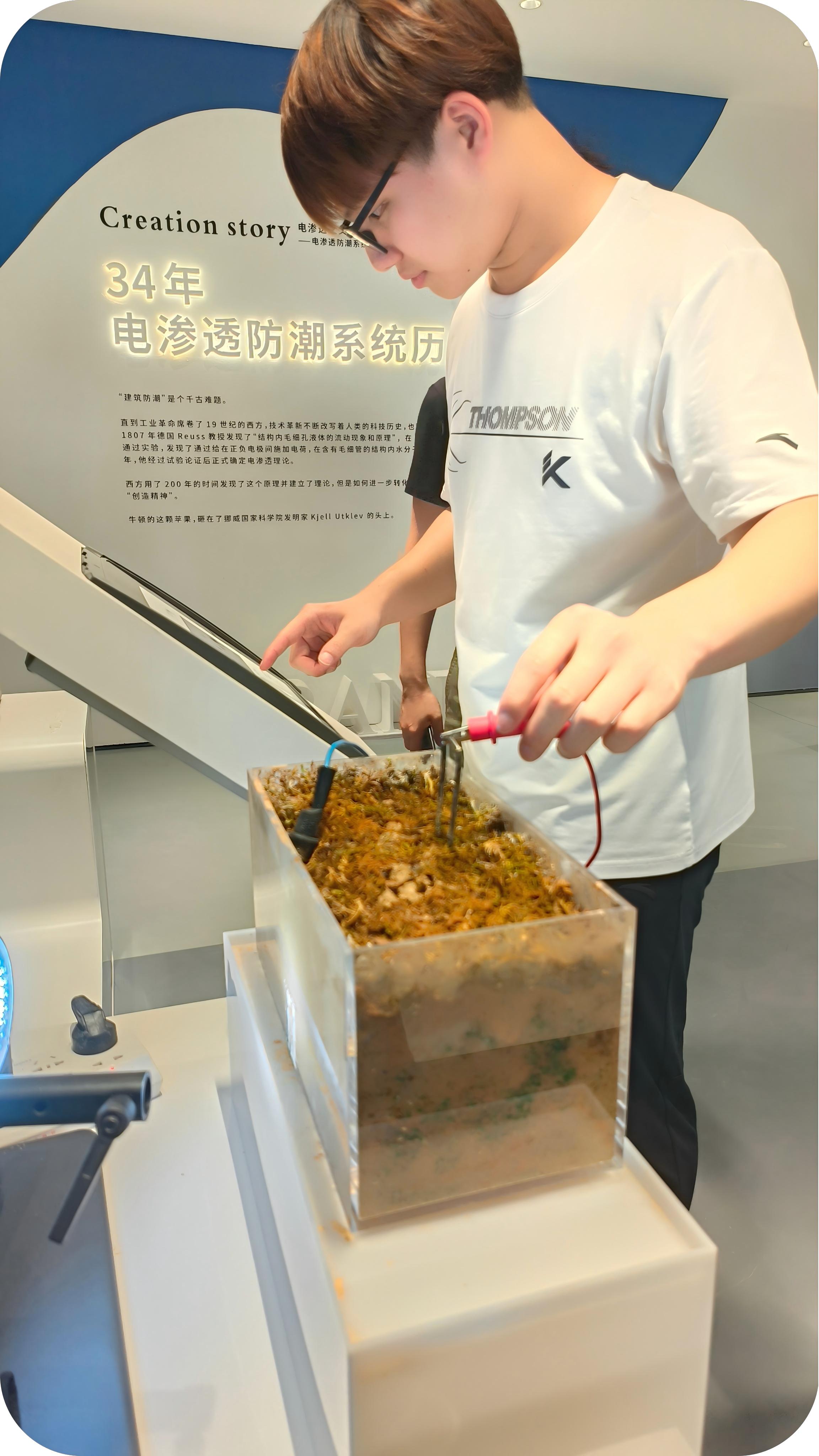 吴宇鹏：赛场逐光，书海探航