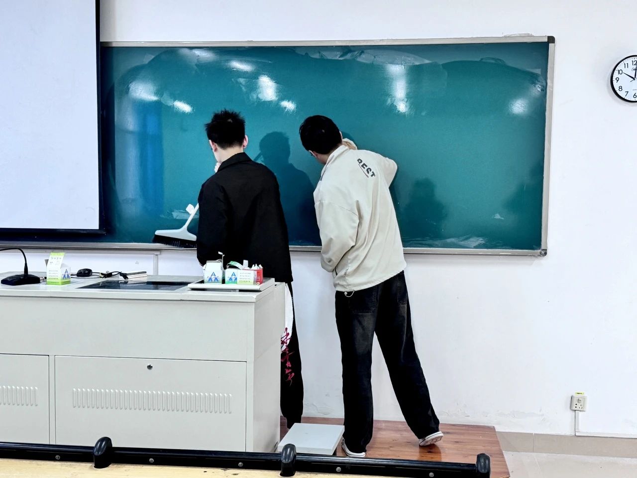 气候·物候·劳动时候丨建筑工程学院“跟着节气去劳动”系列实践活动之春分