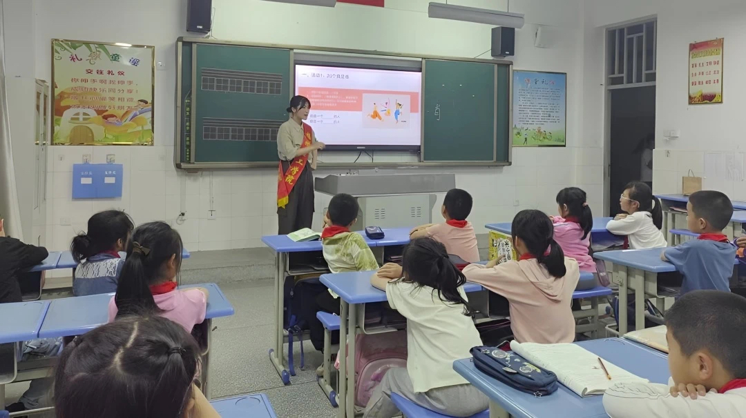 智能建造学子的追“锋”日记｜传承雷锋精神，绽放时代光芒