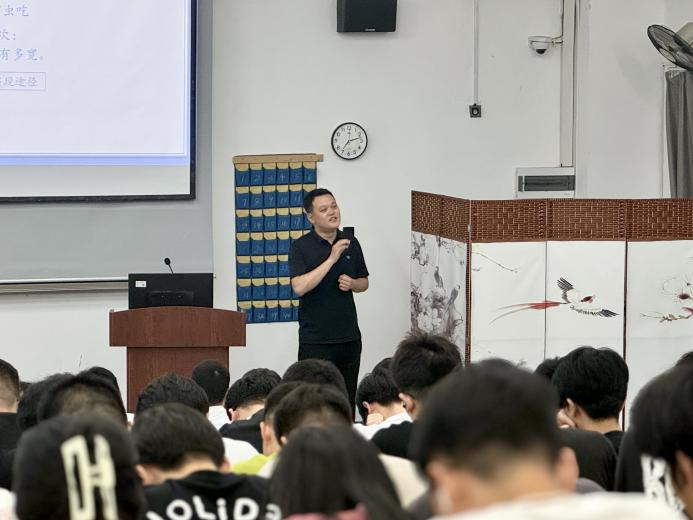 智能建造学院就业指导专题讲座助力2026届毕业生扬帆起航