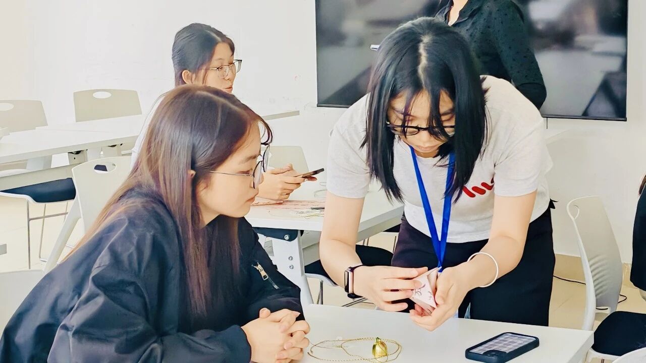 福州理工学院管理科学学院师生沉浸式解锁端午非遗之美
